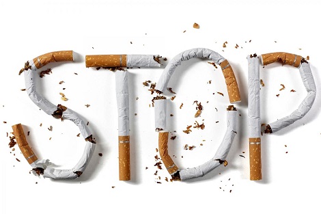 Cigaretter danner ordet stop.